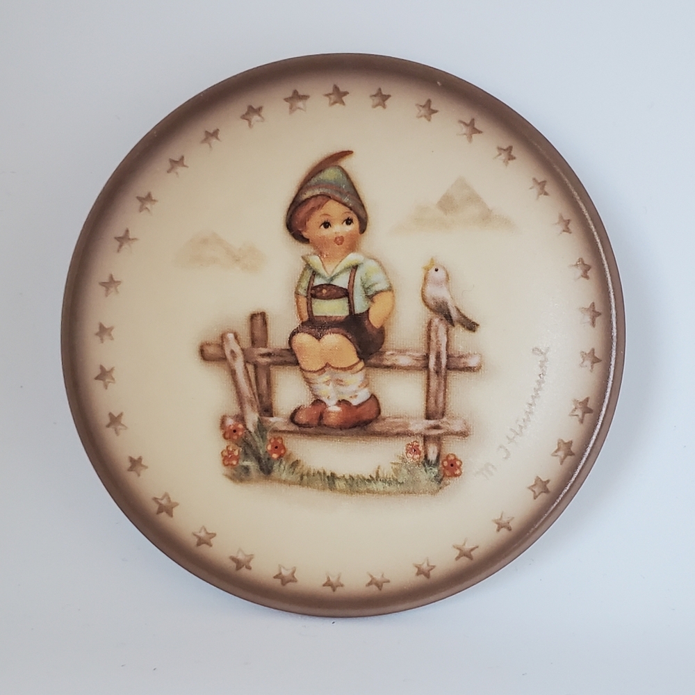 Hummel Goebel 1992 Doctor #22 OF 25 Miniature Plate  3 1/4" Boy on Fence
